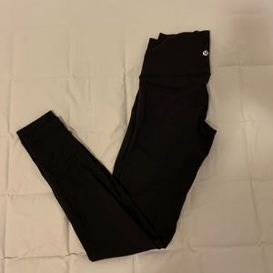 Black lululemon wunder under leggings